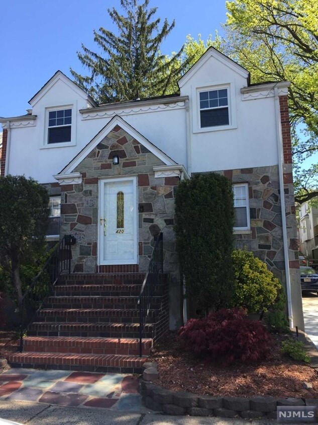 420 N 8th St, Fairview, NJ 07022 Townhome Rentals in Fairview NJ
