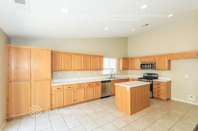 Building Photo - 25354 Silverwood Ln