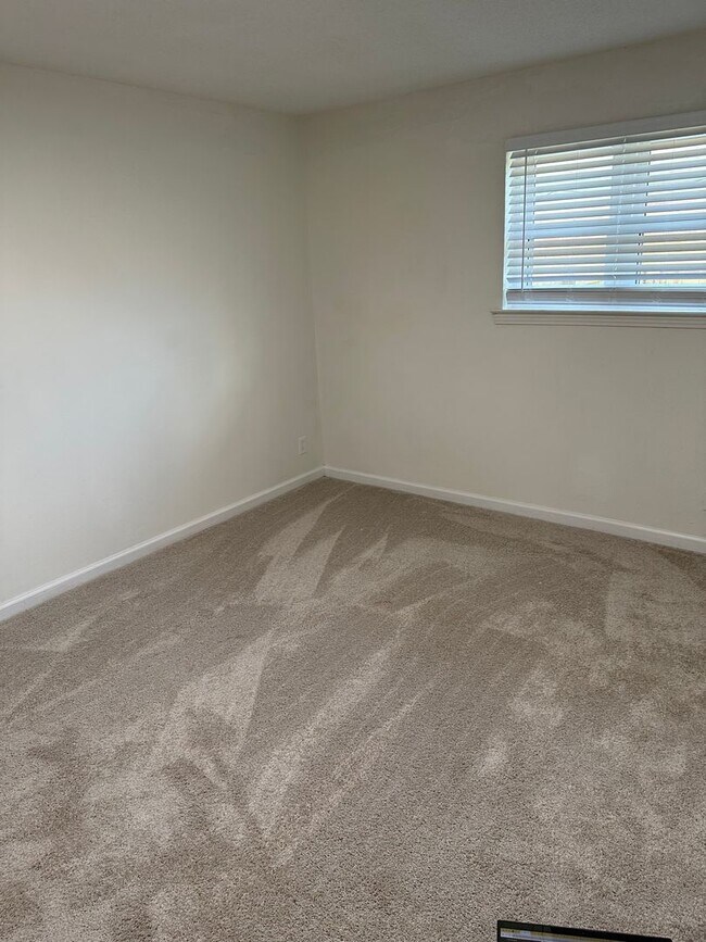 Foto del edificio - Charming 2BR Duplex in Memphis
