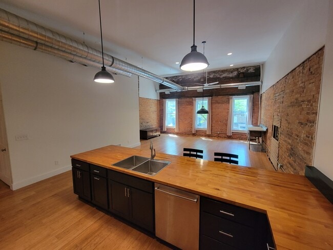 Building Photo - 16 N Washington St