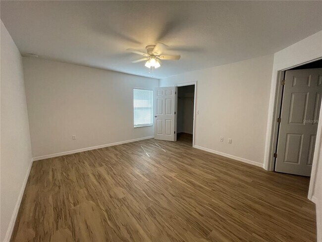Foto del edificio - 321 Daisy Ln