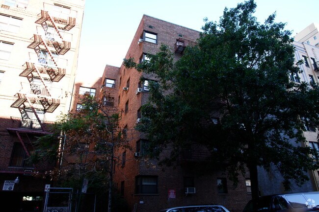 Foto del edificio - 13327 Sanford Ave