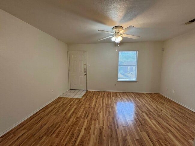Building Photo - 1701 Benttree Dr