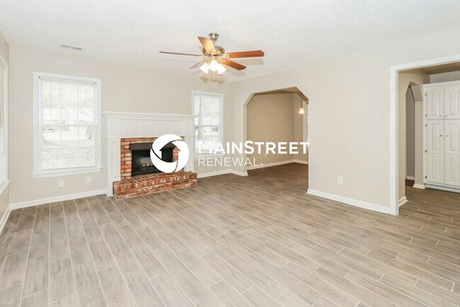 Foto del edificio - 3 Bedroom Pet-Friendly Home in COVINGTON, GA with Main Street Renewal