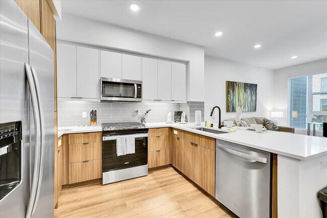 Building Photo - 593 Camino De La Reina