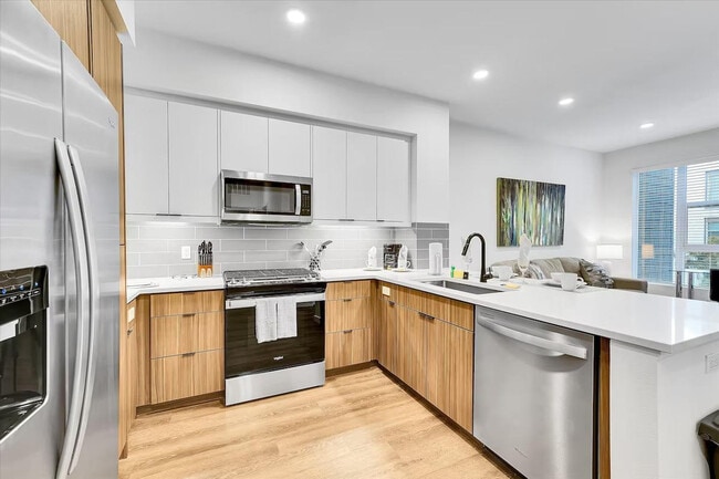 Building Photo - 593 Camino De La Reina