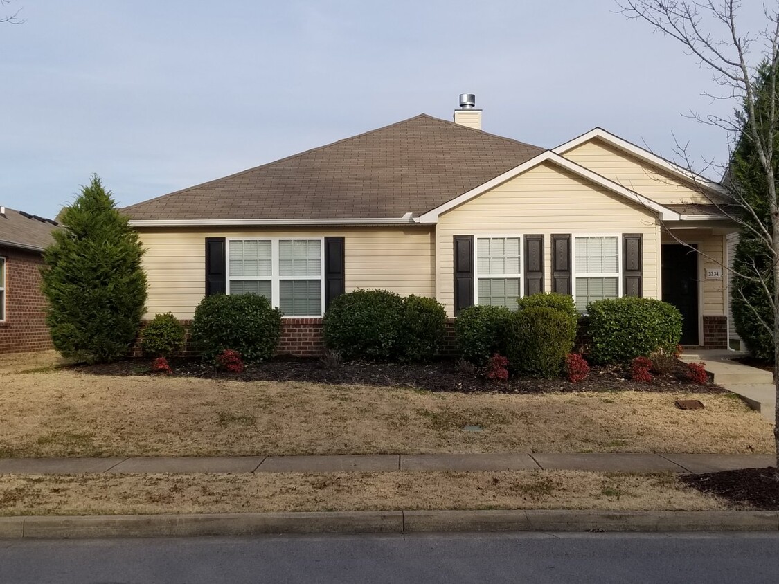 Foto principal - 3234 Blaze Dr