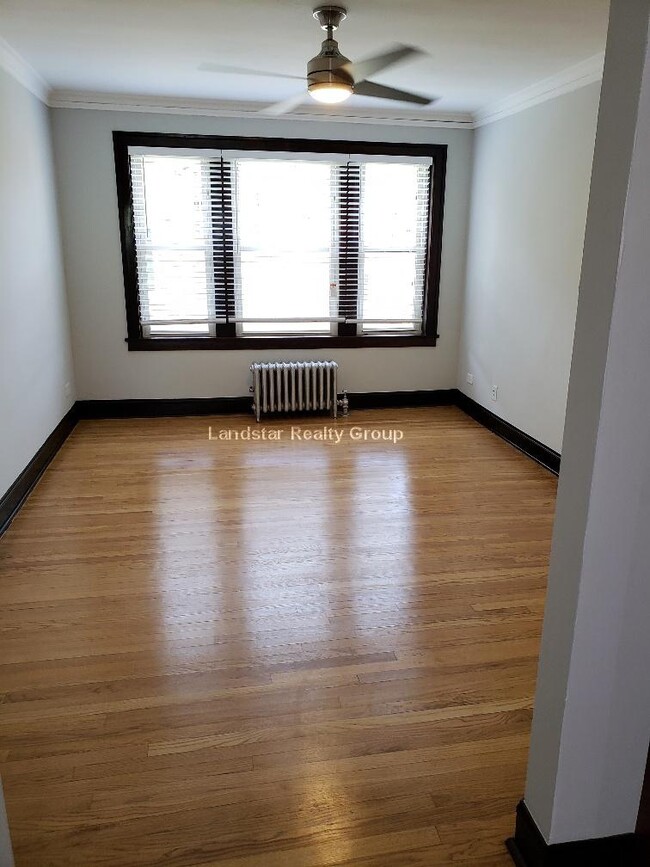 Building Photo - 5544 W Leland Ave