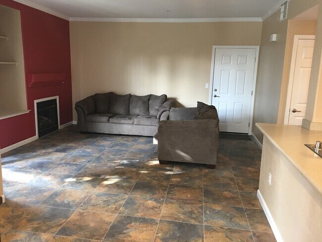 Building Photo - 5201 Laguna Oaks Dr