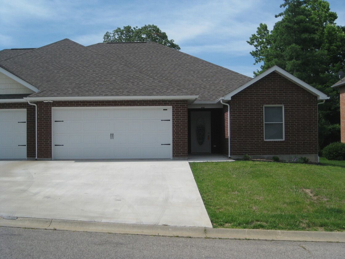 Primary Photo - 11970 Village Circle, Rolla, MO 65401 $150...
