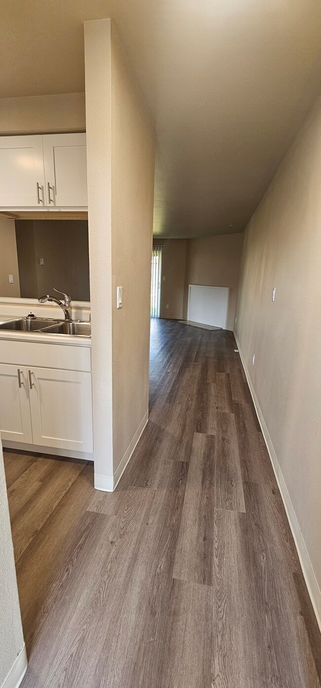 Building Photo - Crest View Apartments