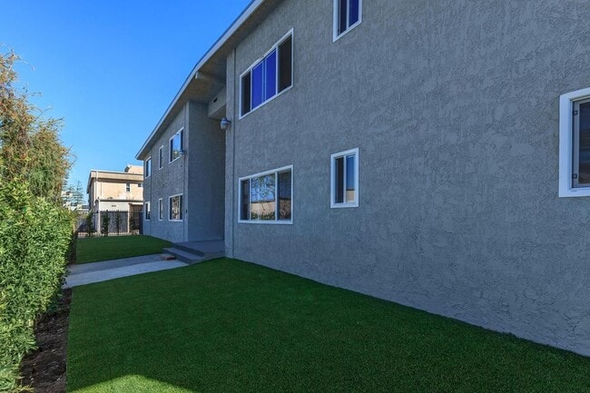 Building Photo - 9910 Village Dr