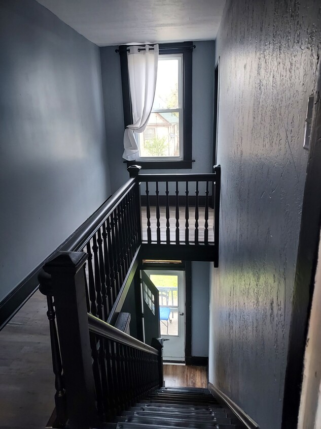 2 seperate entrances - 413 Locust St