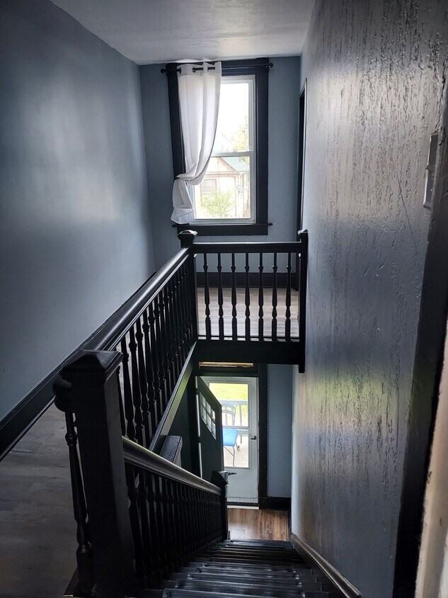 2 seperate entrances - 413 Locust St