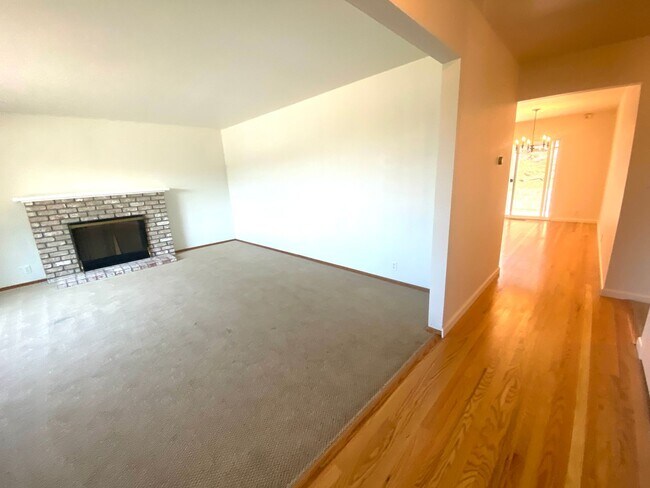 Building Photo - Single Family 3Bed/2BA Castro Valley House...