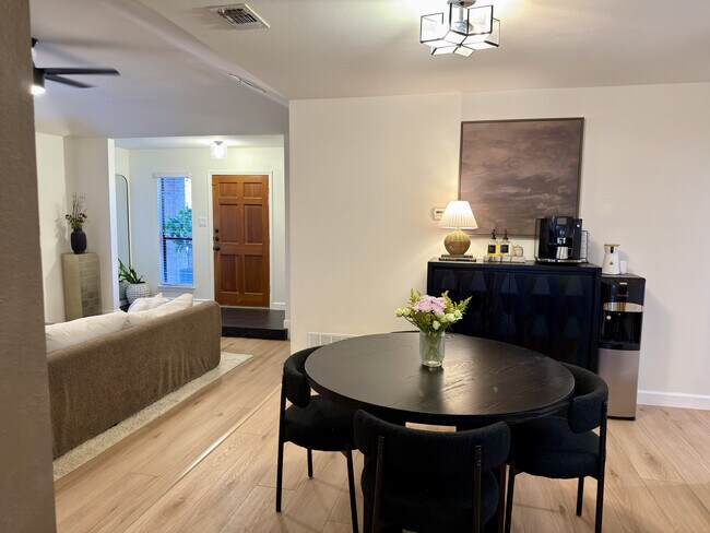 Foto del edificio - 9319 Whisper Pt