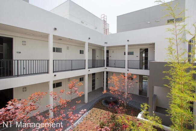 Building Photo - 3 br, 2 bath Apartment - 11929 Courtleigh ...