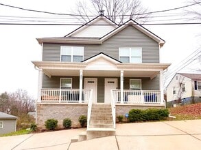 Building Photo - 915 Woody Hills Dr