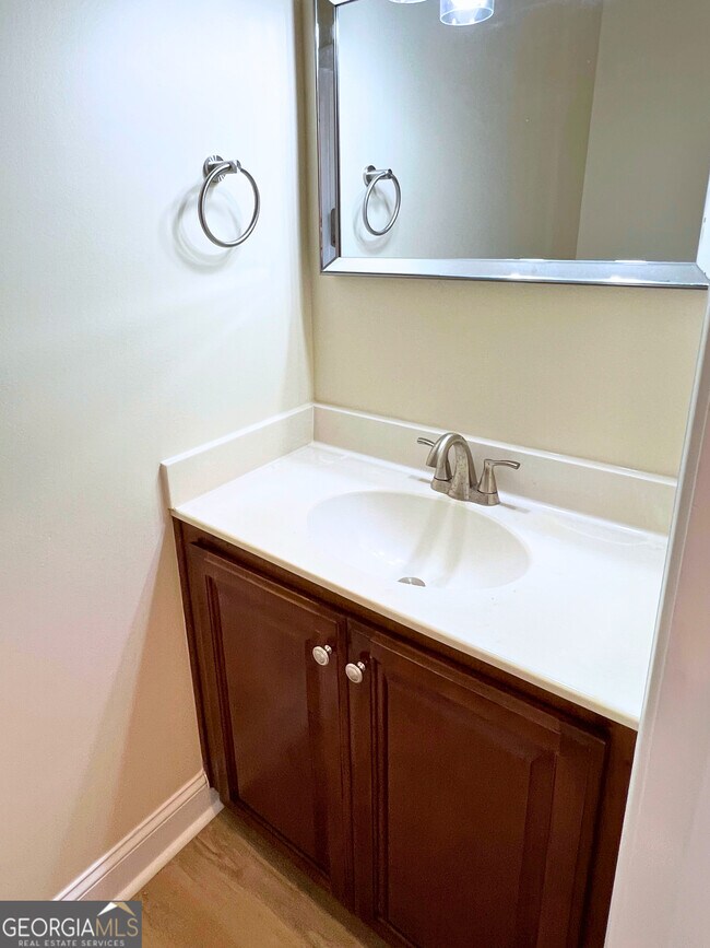 Foto del edificio - 818 Davis Ave