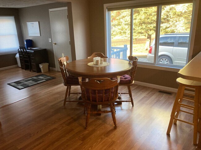 Foto del edificio - Turnkey 1BR Retreat | Fireplace, Trails, &...