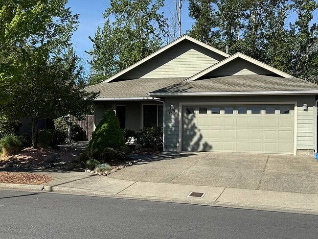 Building Photo - 1672 SW Waterstone Dr