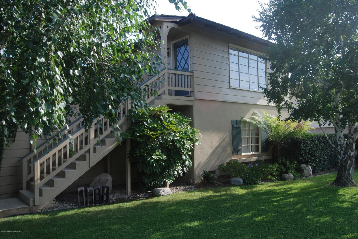 Primary Photo - 525 N Santa Anita Ave