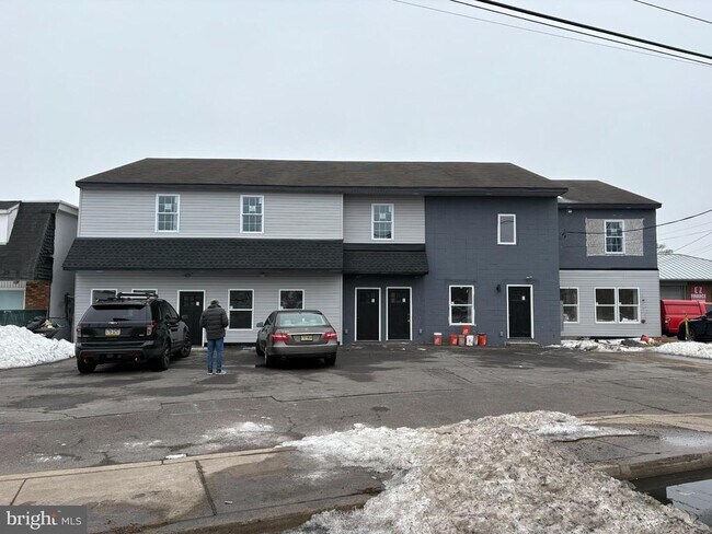 Foto del edificio - 7404 Bristol Pike