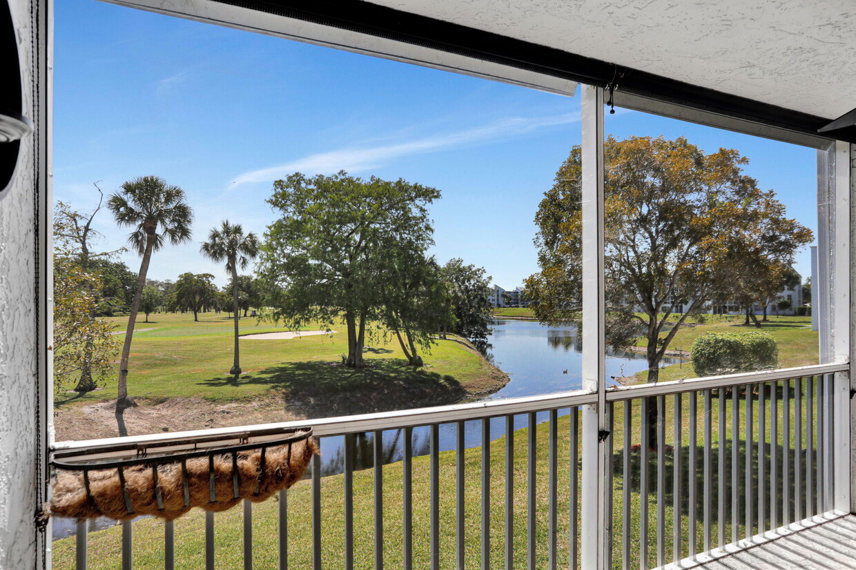 Foto principal - 7800 NW 18th St