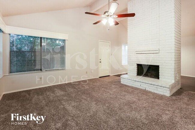 Foto del edificio - 3048 Walnut Springs Dr