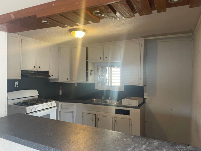 Foto del edificio - 611 Elesa St