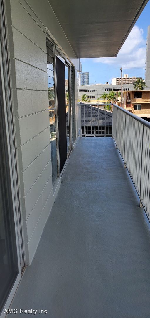 Building Photo - 2 br, 1.5 bath House - 1635 Dole Street #302