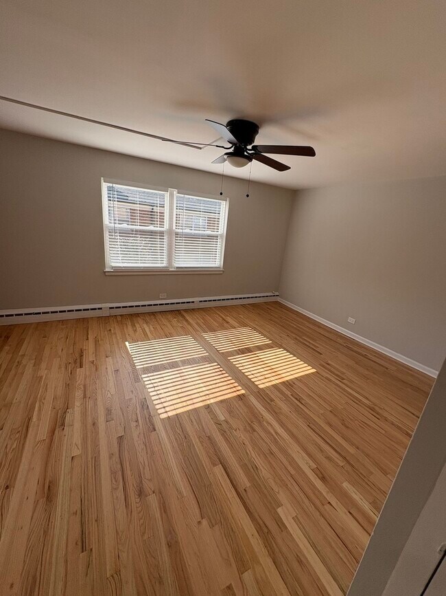 Foto del edificio - 2104 W Farragut Ave