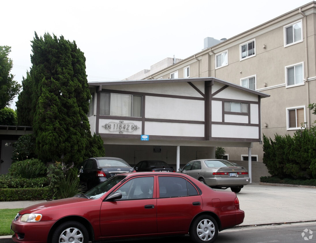 Foto del edificio - 11842 Goshen Ave