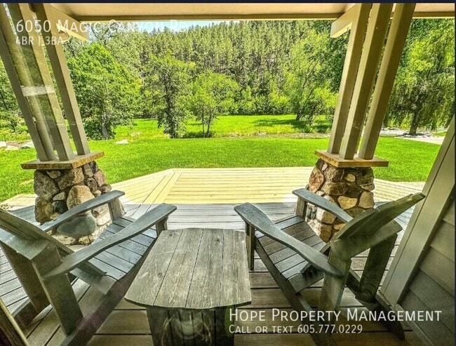 Foto del edificio - 6050 Magic Canyon Rd