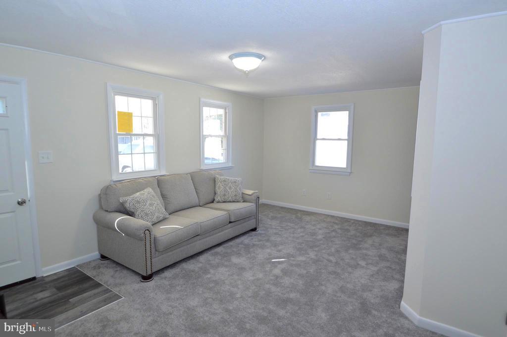 Primary Photo - 267 Mott Ave