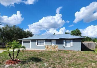 Building Photo - 3302 Dolphin Dr