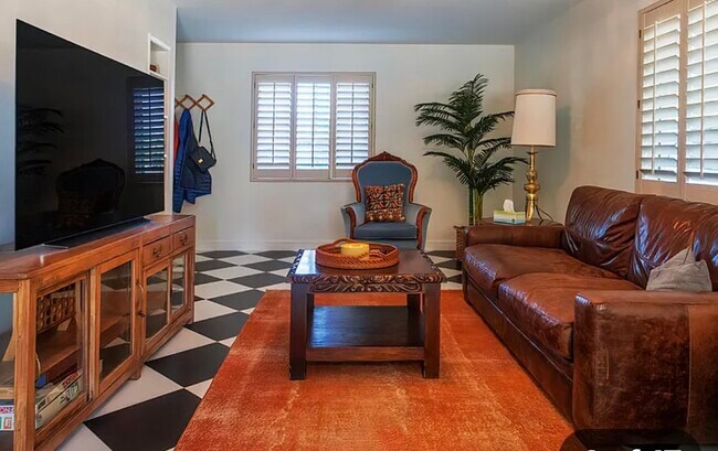 Foto del edificio - 3547 E Meadowbrook Ave