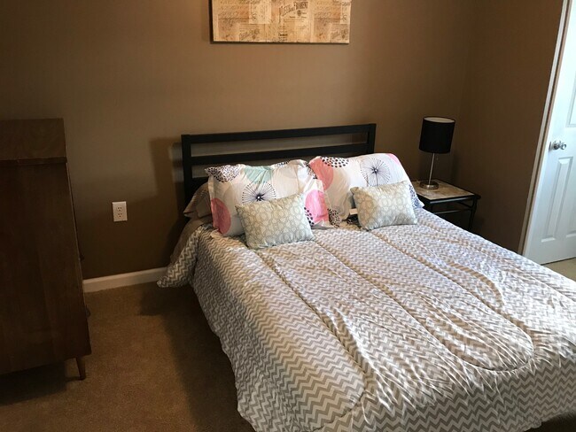 BEDROOM - 123 W Broadway