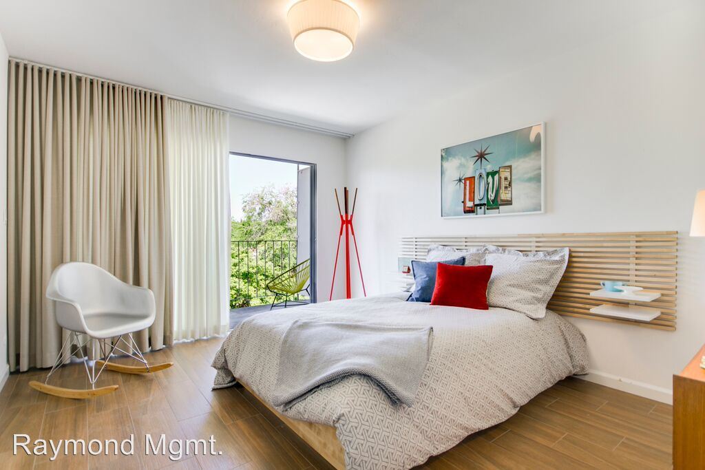 Foto principal - 2400 Q St