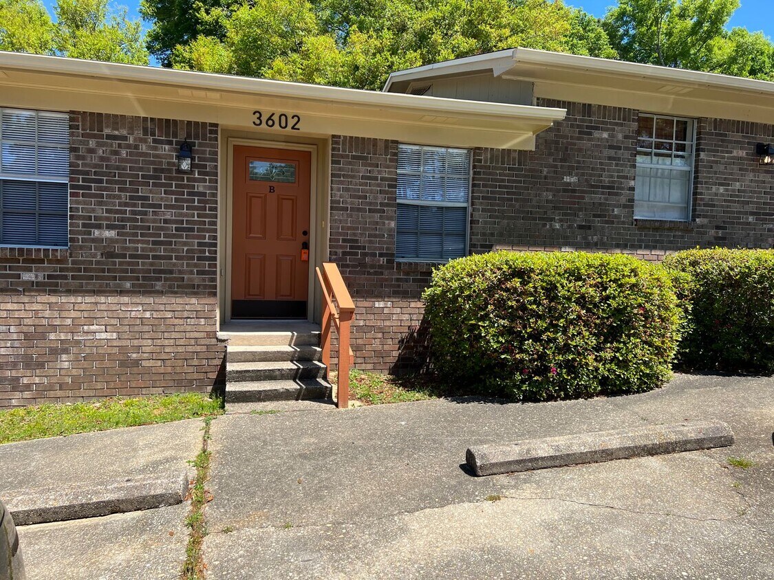 Foto principal - Pensacola - Northeast - 2 bedroom, 1 bathroom