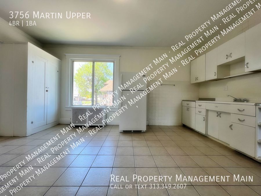 Primary Photo - Martin St. 4 Bedroom