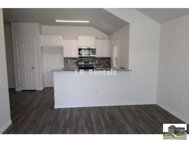 Foto del edificio - 118 Wind Ridge Dr