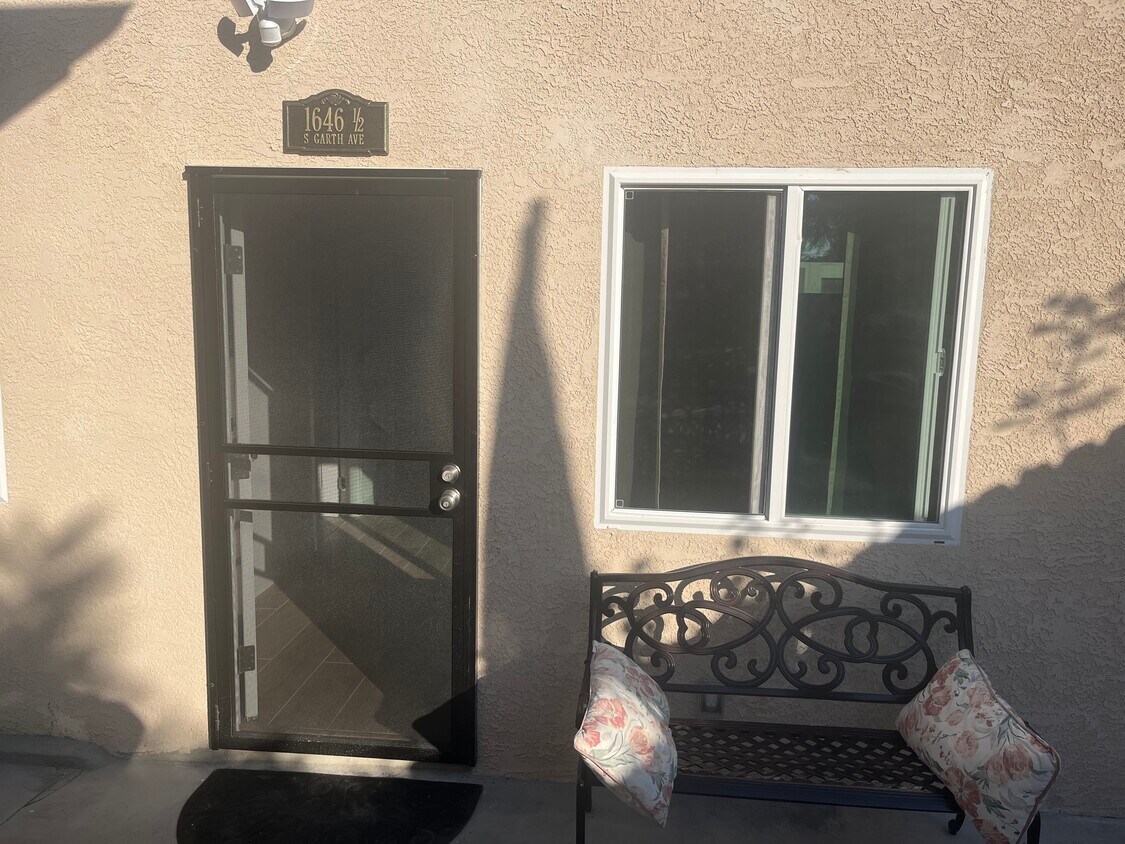 Foto principal - 1646 S Garth Ave