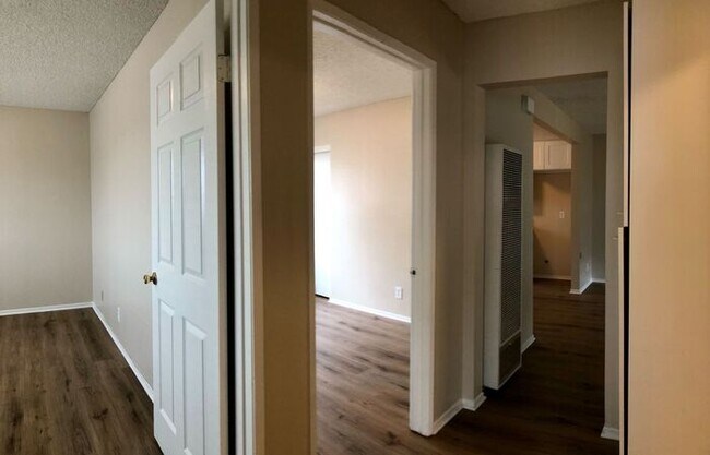 Foto del edificio - Newly updated pet-friendly home on the sec...