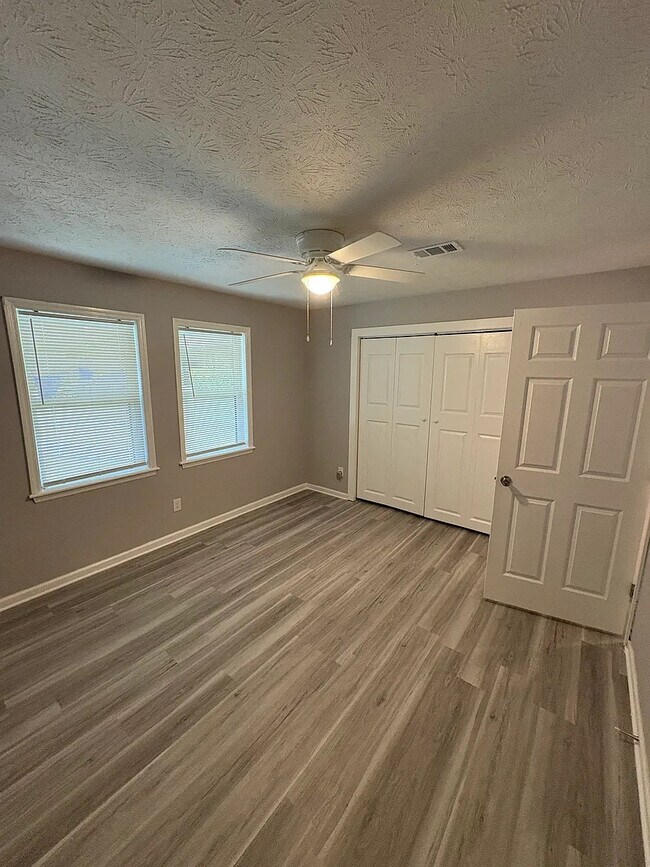 Building Photo - Room in House on Pinedale Cir NW