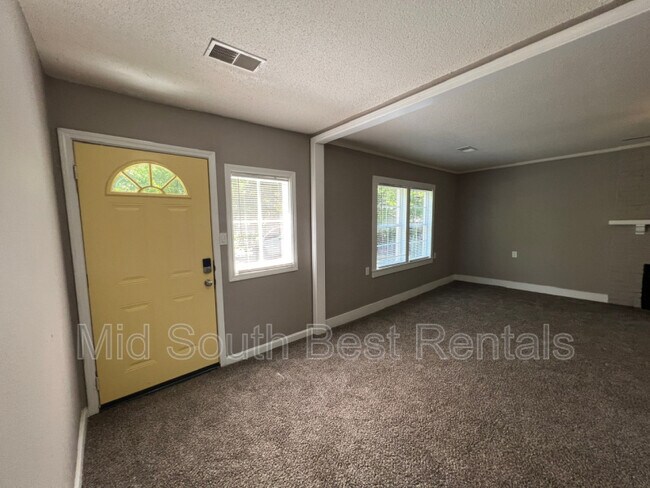 Building Photo - 2058 Kingsley Ave