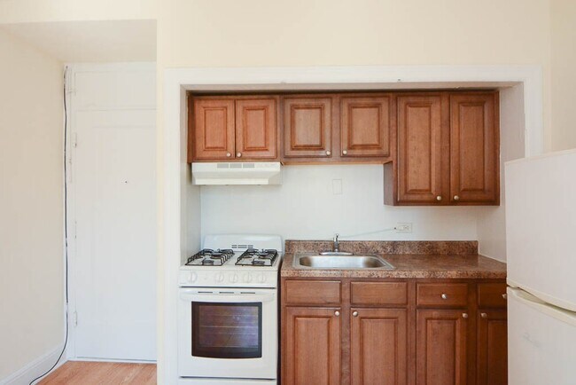 Foto del edificio - 3335 W Diversey Ave
