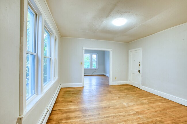 Foto del edificio - 429 New Britain Ave