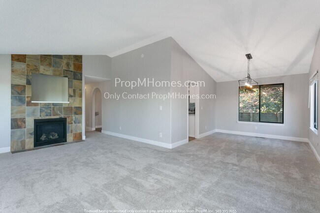 Foto del edificio - 3460 SE Aldercrest Rd