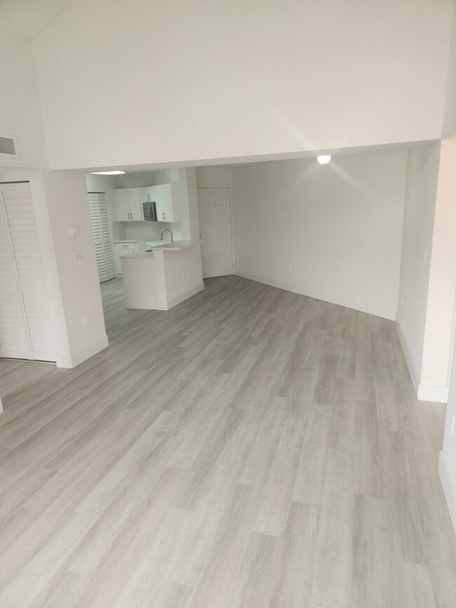 Foto del edificio - 6292 NW 186th St